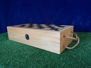 Ajedrez de madera con caja-tablero plegable