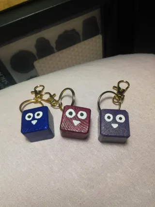 Portachiavi colorati  di gufi stilizzati