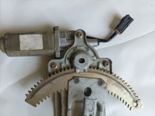 Elevalunas eléctrico Nissan Patrol gr y 61