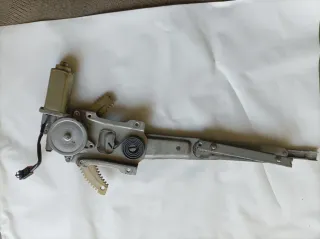 Elevalunas eléctrico Nissan Patrol gr y 61