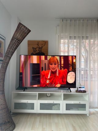 Mueble TV blanco , 3 cajones con cristal.