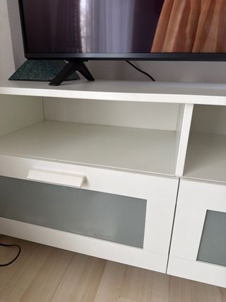 Mueble TV blanco , 3 cajones con cristal.