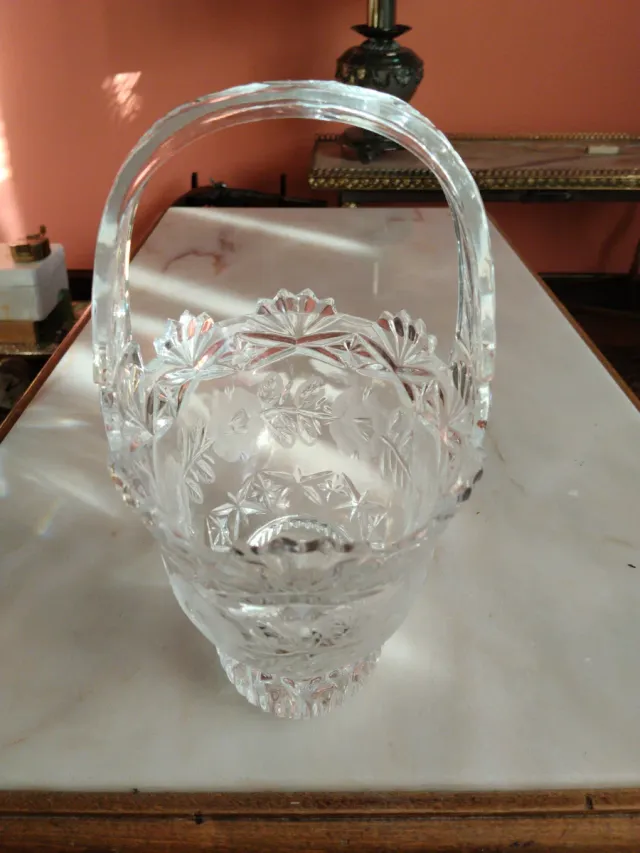 Cesta cristal tallado vintage con asa