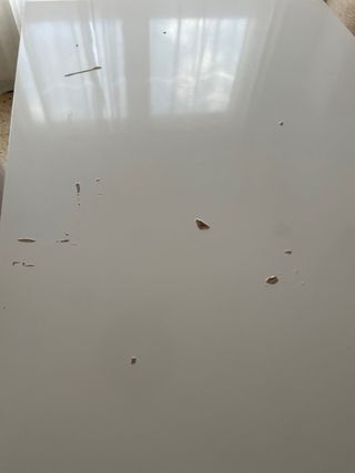 Mesa de comedor blanca y sillas