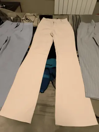 Pantalones de vestir beige y azul
