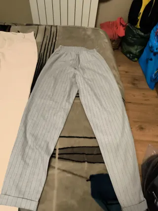 Pantalones de vestir beige y azul