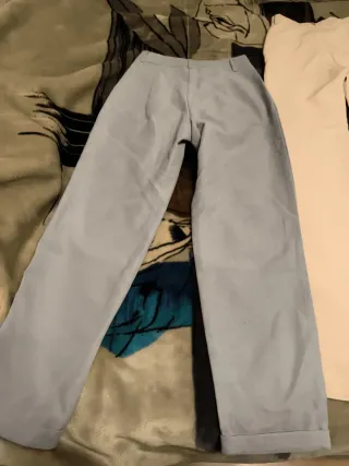 Pantalones de vestir beige y azul