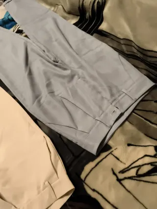 Pantalones de vestir beige y azul