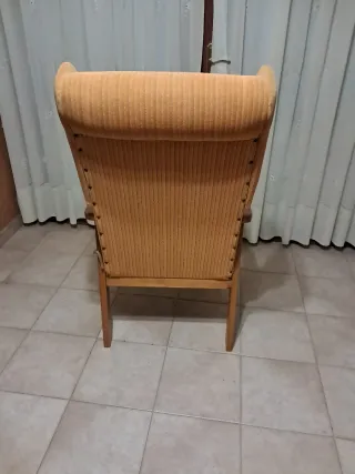Sillón orejero tela y madera