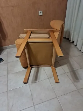 Sillón orejero tela y madera