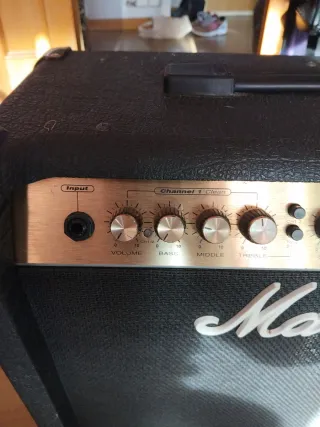 Amplificador Marshall Valvestate VS65R