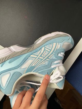 Zapatillas ASICS Azul y Blanco