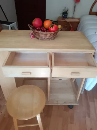 Mesa madera extensible con ruedas y 2 taburetes