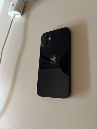 iPhone 12 mini negro estropeado