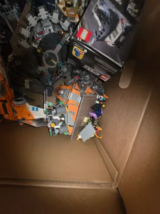 Lego: Coche, Nave y avengers Sin figuras