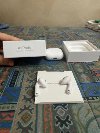 Air Pods 4 (ANC)