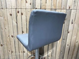 TABURETE GRIS DE REGULABLE EN ALTURA