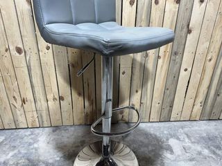 TABURETE GRIS DE REGULABLE EN ALTURA