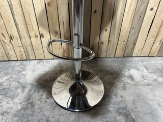 TABURETE GRIS DE REGULABLE EN ALTURA