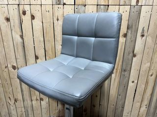 TABURETE GRIS DE REGULABLE EN ALTURA