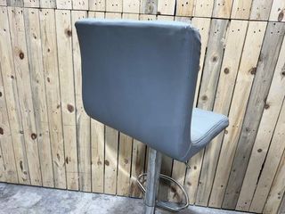 TABURETE GRIS DE REGULABLE EN ALTURA