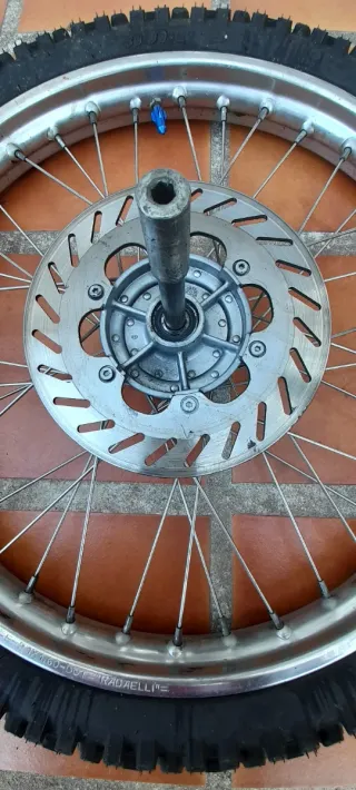 Rueda Aprilia RX 50 con disco de freno