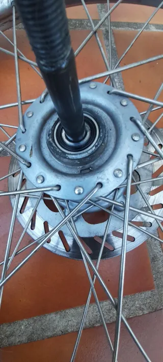 Rueda Aprilia RX 50 con disco de freno