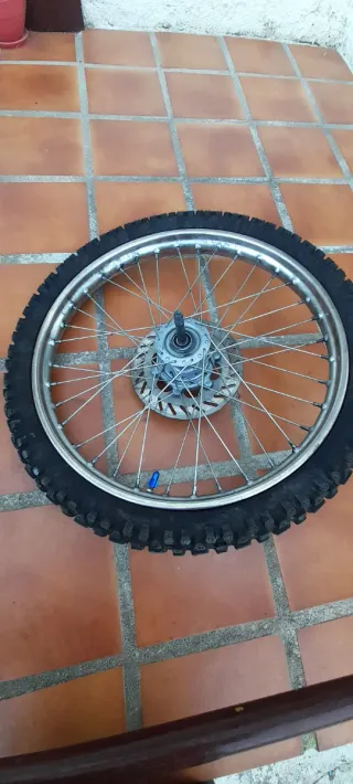 Rueda Aprilia RX 50 con disco de freno