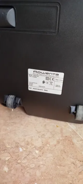 Aspirador Rowenta sin bolsa rojo