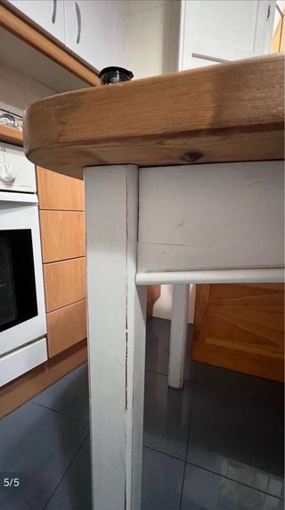 Mesa de comedor de madera