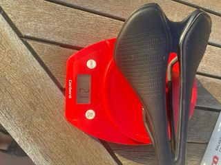 Sillín de bicicleta negro ultraligth.