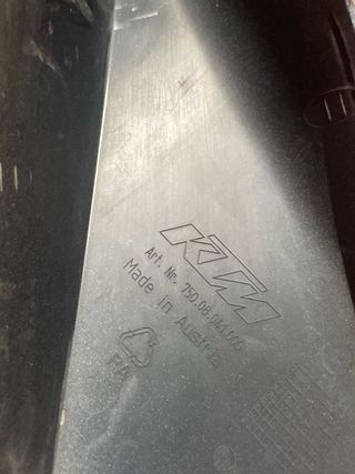 Tapa Lateral Izquierda KTM 690 SM 2007