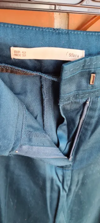 Pantalón azul petróleo