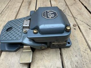 PEDAL ELÉCTRICO ALLEN-BRADLEY BULLETIN 805