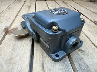 PEDAL ELÉCTRICO ALLEN-BRADLEY BULLETIN 805