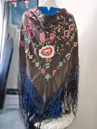 Mantón de Manila antiguo bordado muy antiguo