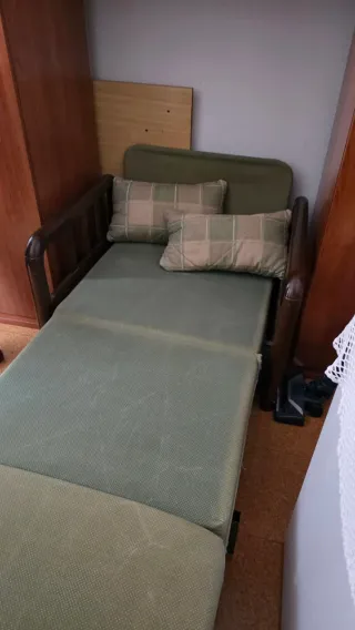 Letto versatile vintage in legno con rete in legno