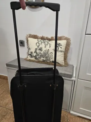 Maleta flexible negra