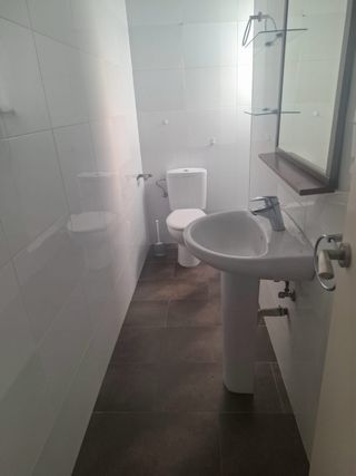 Se alquila habitación en piso súper céntrico.