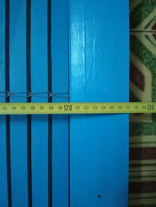 Persiana madera Maciza Azul, en Excelente Estado.