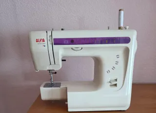 Máquina de coser Alfa Modelo 2204