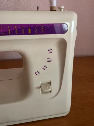 Máquina de coser Alfa Modelo 2204