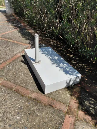 sombrilla con brazo articulado.