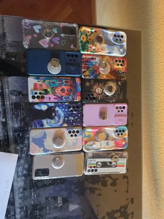 Samsung Galaxy A52 Negro con 12 fundas de regalo.