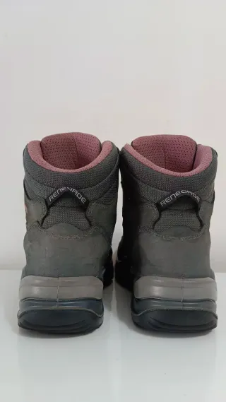 Botas de montaña Lowa grises y rosas