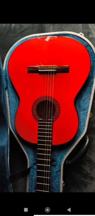 GuitarraEspañola JiménezDueñas y unajoshamcasimira