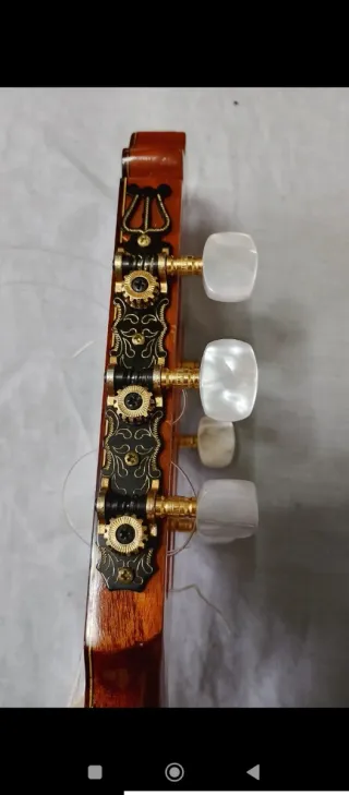 GuitarraEspañola JiménezDueñas y unajoshamcasimira