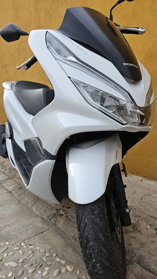 Honda PCX Blanca de 125