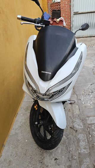 Honda PCX Blanca de 125