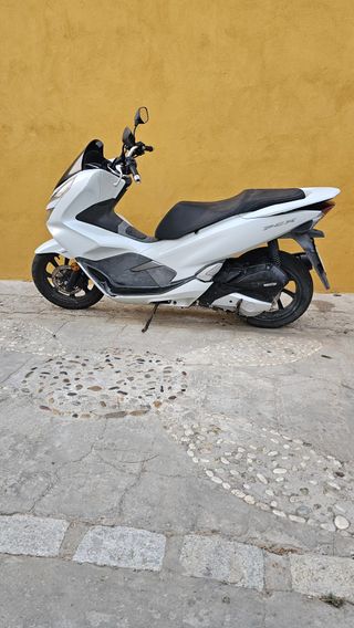 Honda PCX Blanca de 125